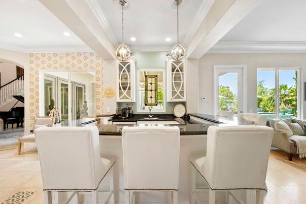 Interior, Living room, Pendant Lights, Piano, Recessed Lighting