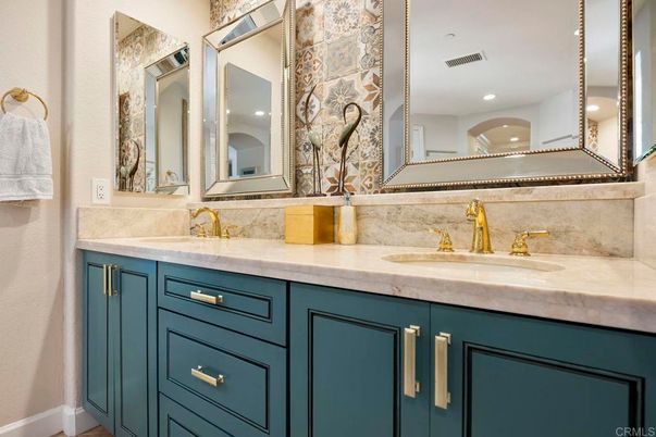 Bathroom, Dual Sink Vanities, Interior, Recessed Lighting
