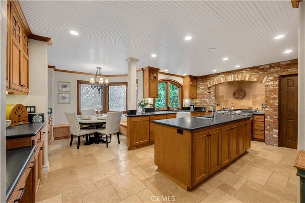 Chandelier, Dining room, Interior, Kitchen, Pendant Lights, Recessed Lighting, Stone Walls