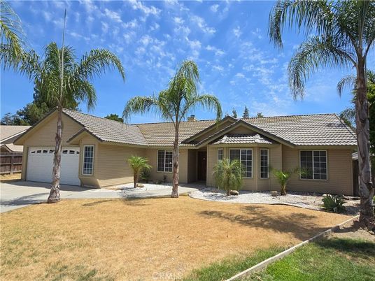 Attached, Exterior, Facade, Ranch