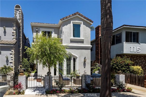 Exterior, Facade, Mediterranean