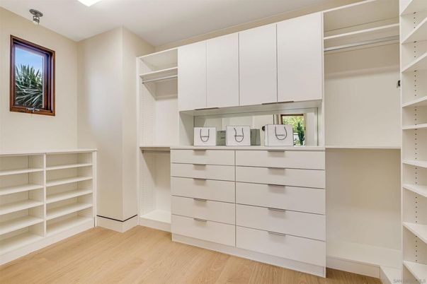 Interior, Walk-in Closets, Wood Texture Flooring