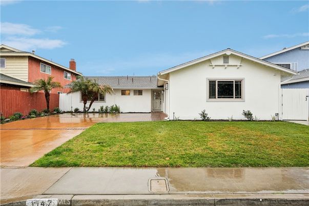 Exterior, Facade, Ranch
