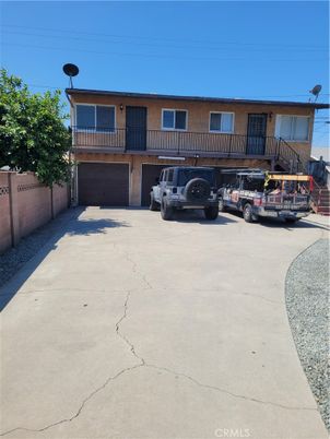 Attached, Exterior, Facade, None