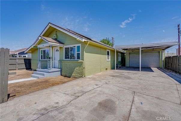 Attached, Exterior, Facade, American Craftsman