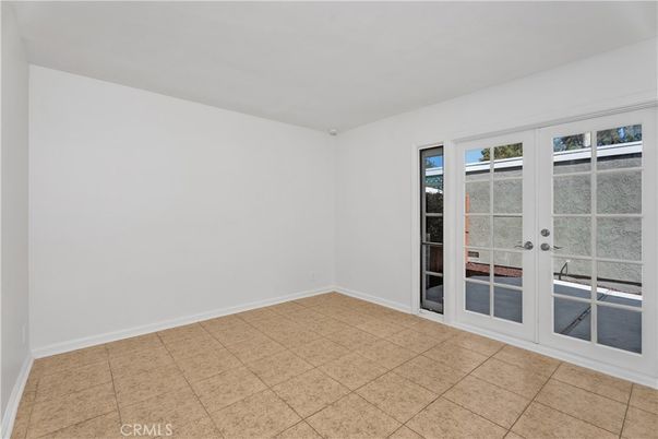 Empty room, Interior