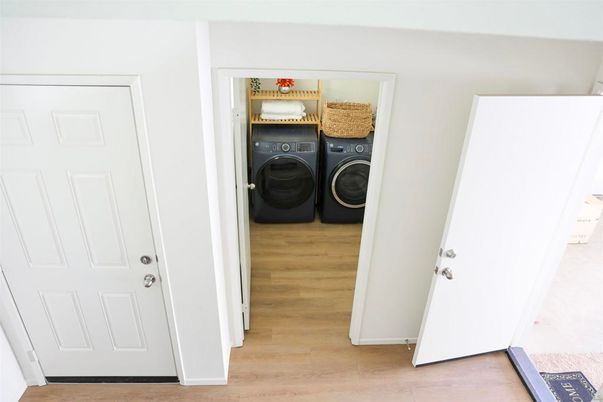 Interior, Washer, Wood Texture Flooring
