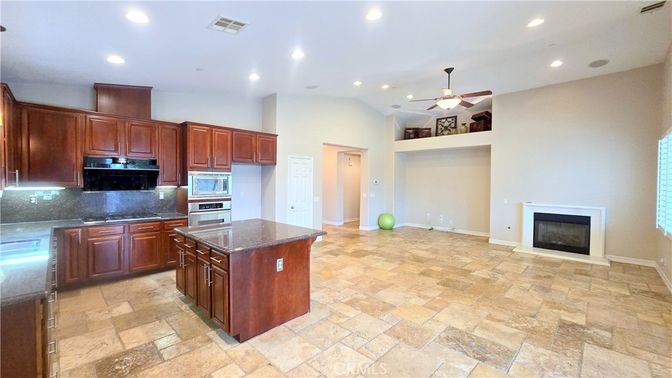 Fireplace, Interior, Kitchen, Recessed Lighting