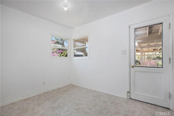 Empty room, Interior