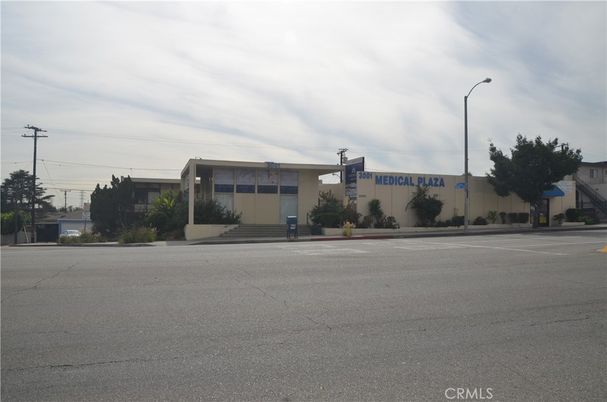 Exterior, Facade, Modern