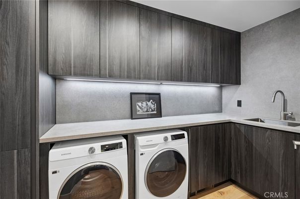 Interior, Washer, Wood Texture Flooring