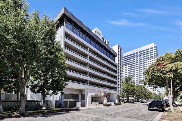Exterior, Facade, Condo Building