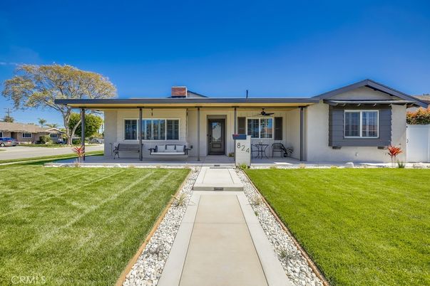 Backyard, Exterior, Facade, Ranch