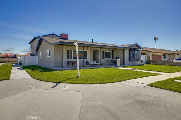 Backyard, Exterior, Facade, Ranch