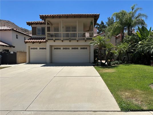 Attached, Exterior, Facade, Mediterranean
