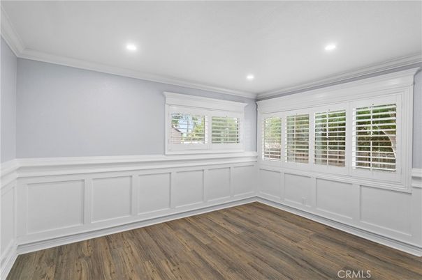 Empty room, Interior, Recessed Lighting, Wood Texture Flooring