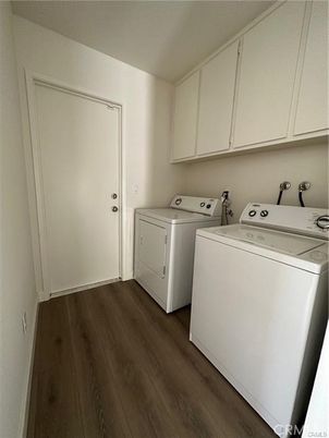 Interior, Washer, Wood Texture Flooring