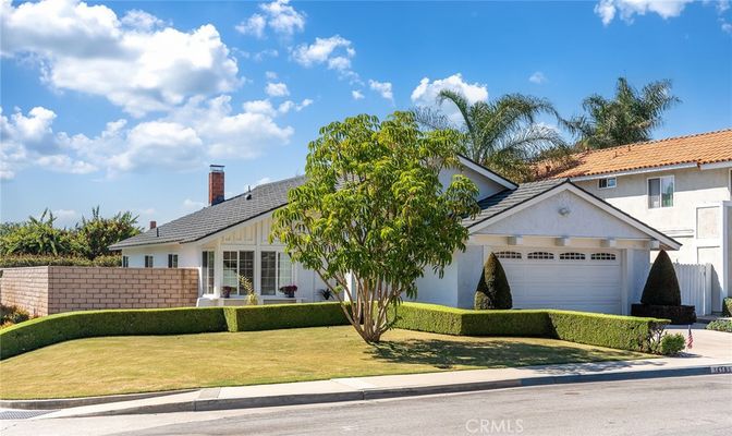 Attached, Exterior, Facade, Ranch