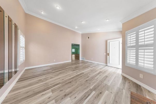 Empty room, Interior, Recessed Lighting, Wood Texture Flooring