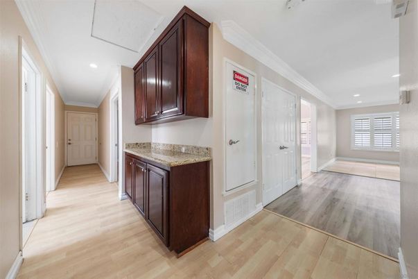Interior, Recessed Lighting, Wood Texture Flooring