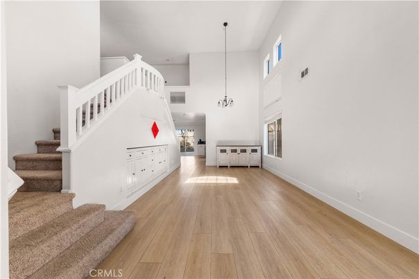 Interior, Pendant Lights, Wood Texture Flooring