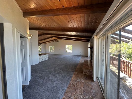 Empty room, Interior, Wooden Beams, Wooden Ceilings