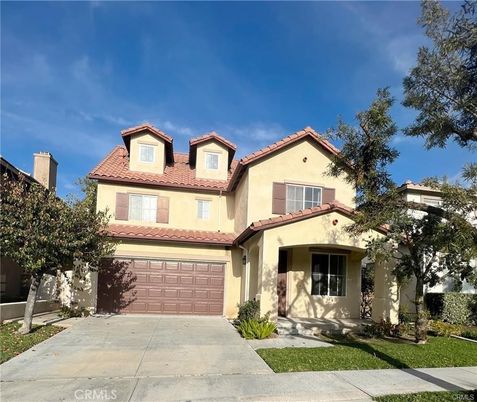Attached, Exterior, Facade, Mediterranean