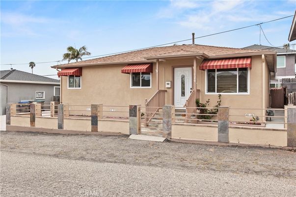 Backyard, Exterior, Facade, Split Level