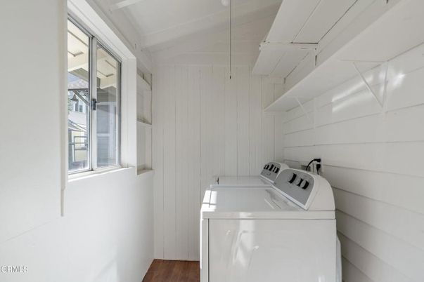 Interior, Washer, Wood Texture Flooring