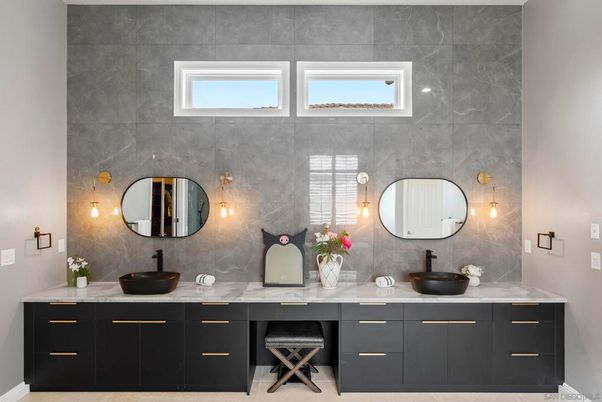 Bathroom, Dual Sink Vanities, Interior