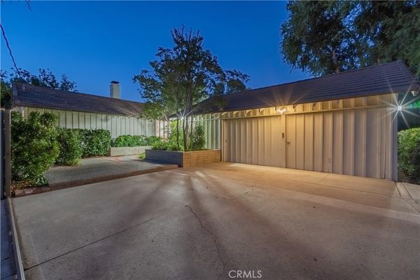 Detached Garage, Exterior