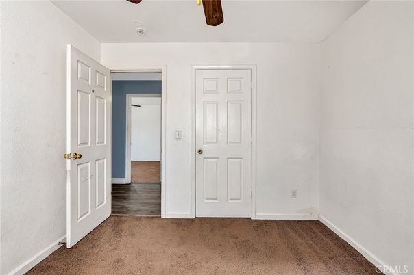 Empty room, Interior