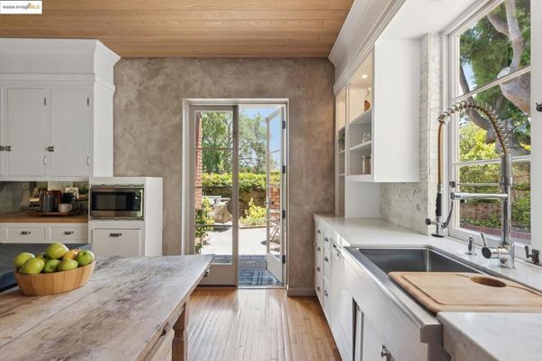 Interior, Kitchen, Recessed Lighting, Wooden Ceilings, Wood Texture Flooring