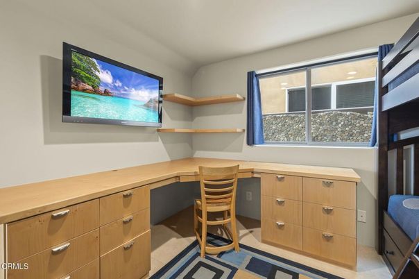 Home Office, Interior