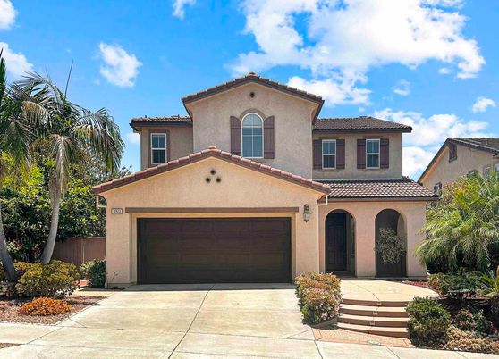 Attached, Exterior, Facade, Mediterranean