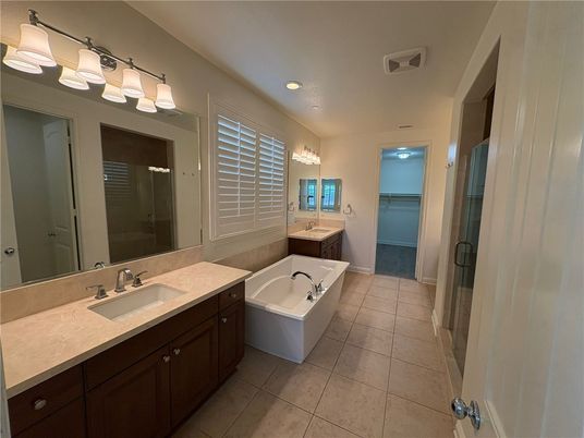 Bathroom, Dual Sink Vanities, Interior, Recessed Lighting