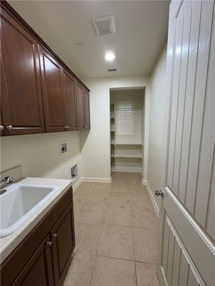 Bathroom, Interior, Recessed Lighting, Tile Countertops
