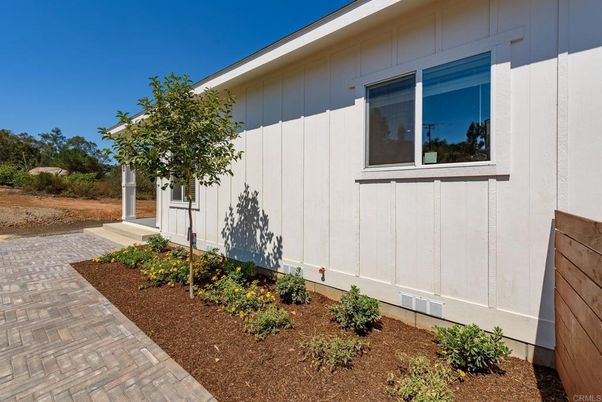 Attached, Exterior, Facade, Ranch