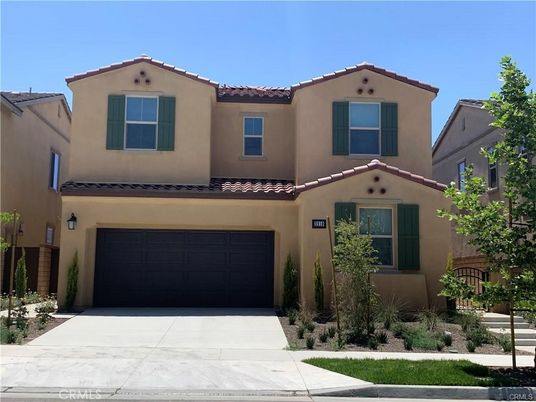 Attached, Exterior, Facade, Mediterranean