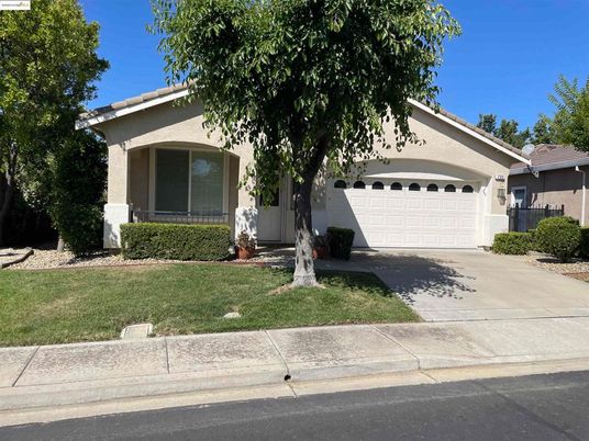 Attached, Exterior, Facade, Ranch