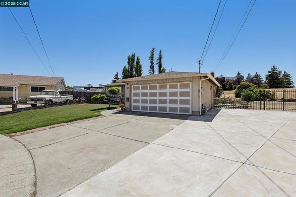 Detached Garage, Exterior