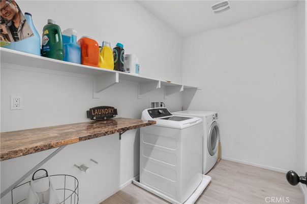 Interior, Washer, Wood Texture Flooring