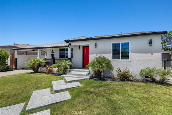 Attached, Exterior, Facade, Ranch