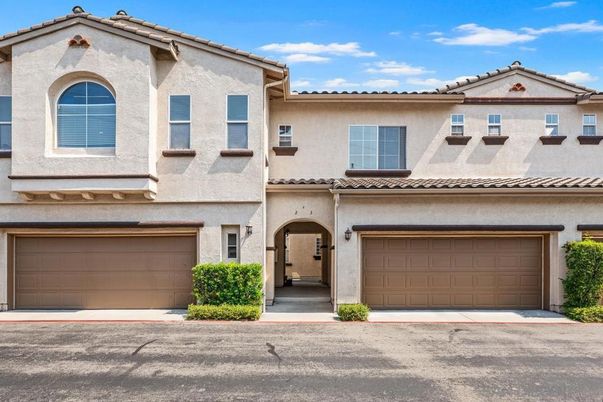 Attached, Exterior, Facade, Mediterranean