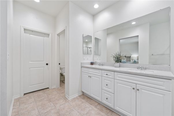 Bathroom, Dual Sink Vanities, Interior, Recessed Lighting