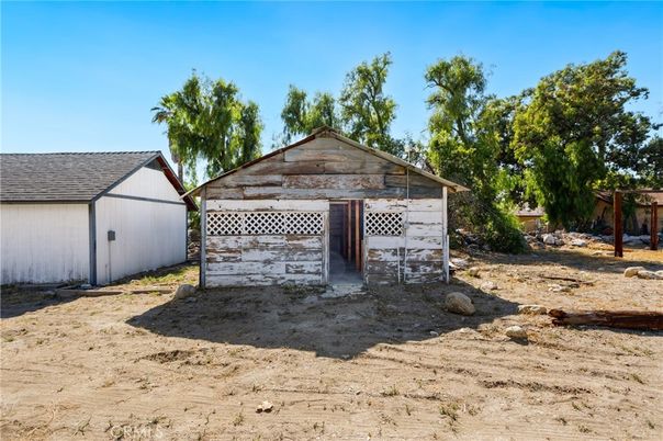 Backyard, Detached Garage, Exterior