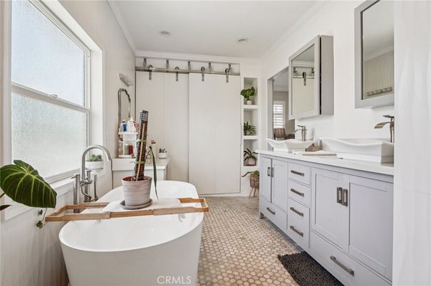 Bathroom, Dual Sink Vanities, Free Standing Baths, Interior, Recessed Lighting