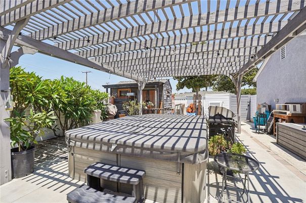 Exterior, Hot Tub