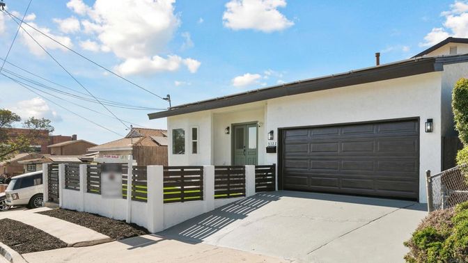 Attached, Exterior, Facade, Modern