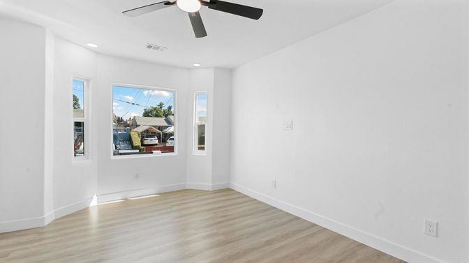 Empty room, Interior, Recessed Lighting, Wood Texture Flooring